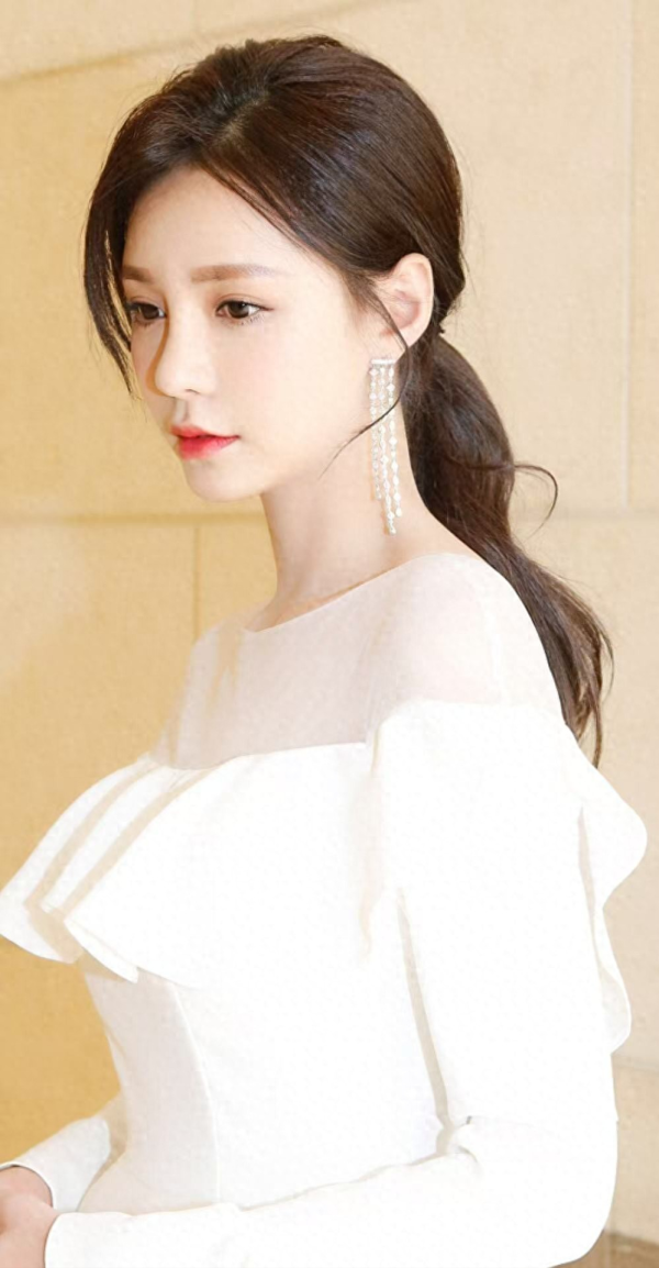 五八策略 沈梦辰苦尽甘来！倒追苦等9年嫁富豪，如今住2亿别墅请4个保姆